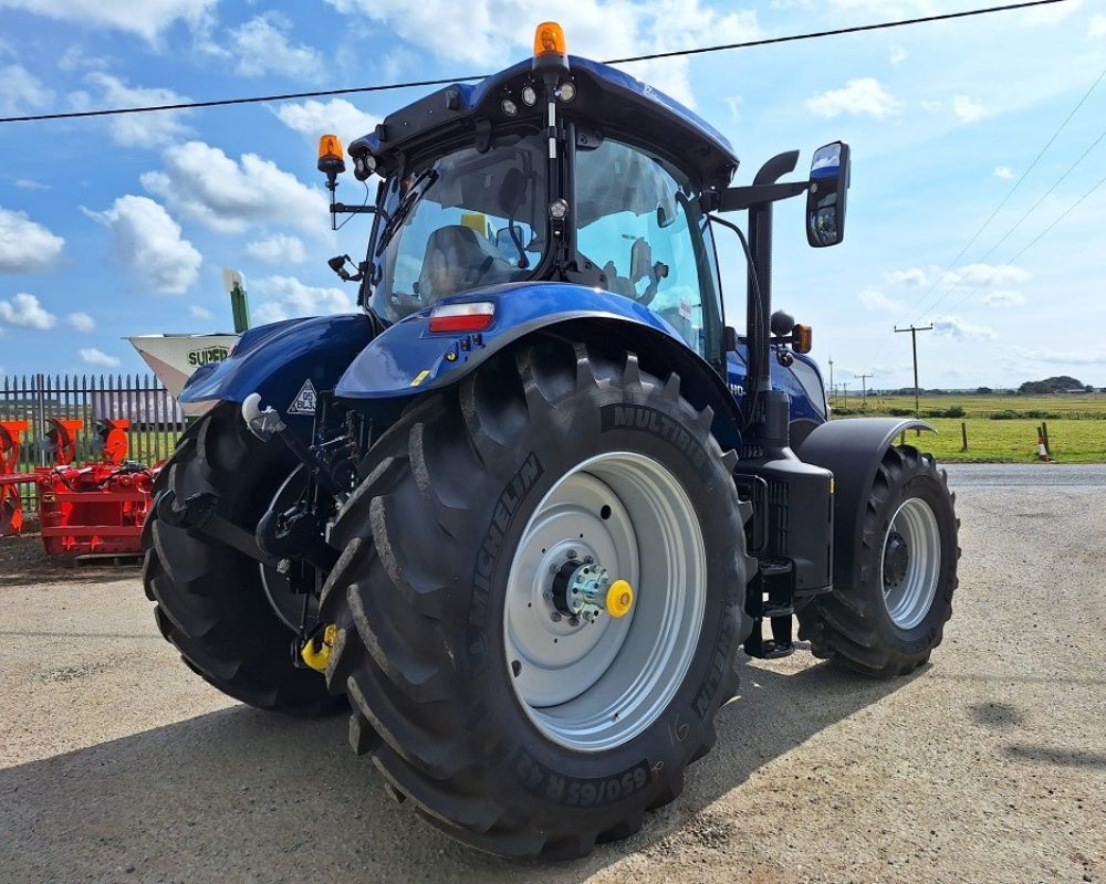 NH TRACTOR T7.225 AC NEW HOLLAND TRACTOR