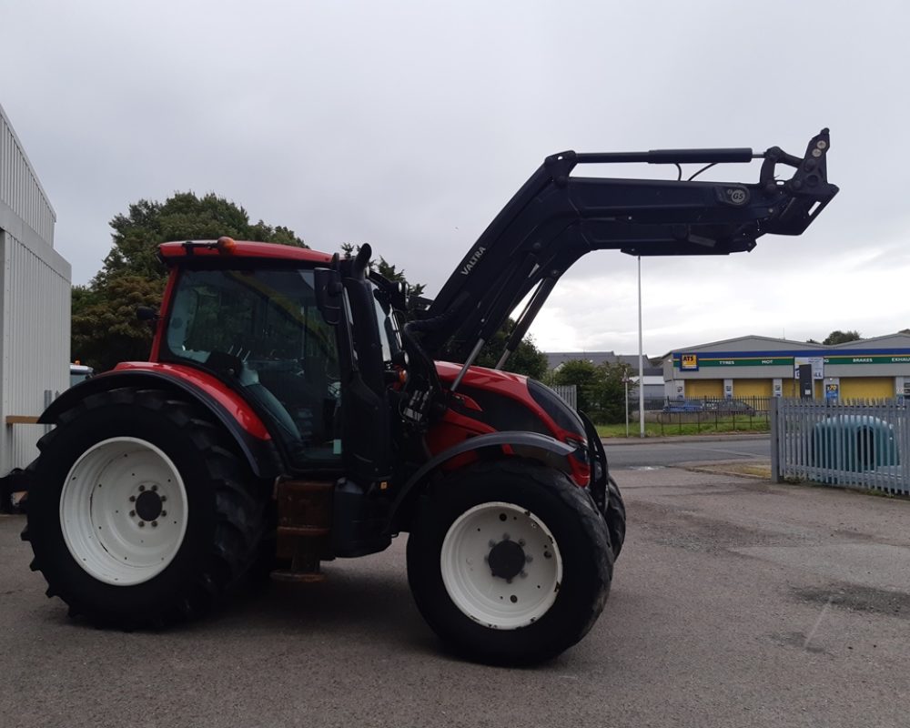 MISCELLANEOUS N124 VALTRA TRACTOR