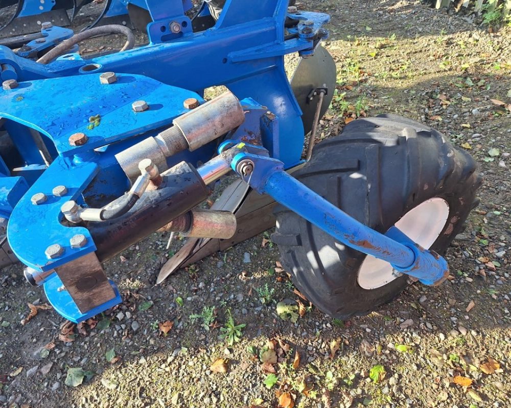 NH IMPLEMENTS PHVH5 NEW HOLLAND PLOUGH