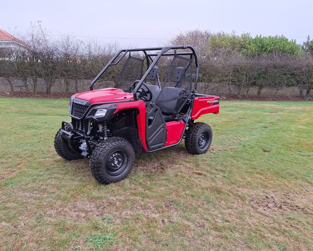 HONDA (UK) PIONEER 520 HONDA SIDE BY SIDE