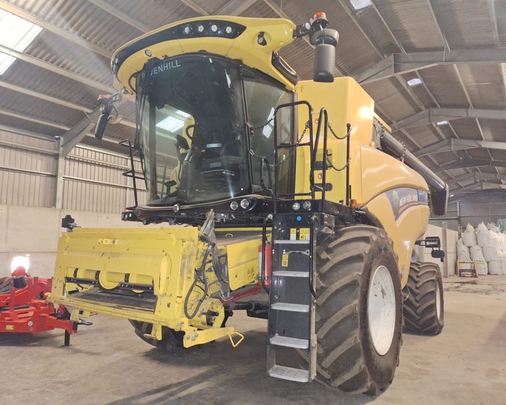 NH HARVESTER CX8.80 NEW HOLLAND COMBINE