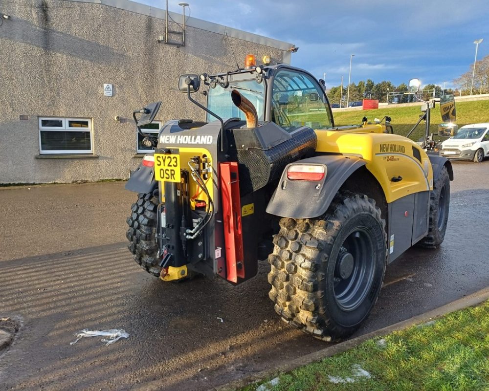 NH TRACTOR TH7.42 NEW HOLLAND DEMO