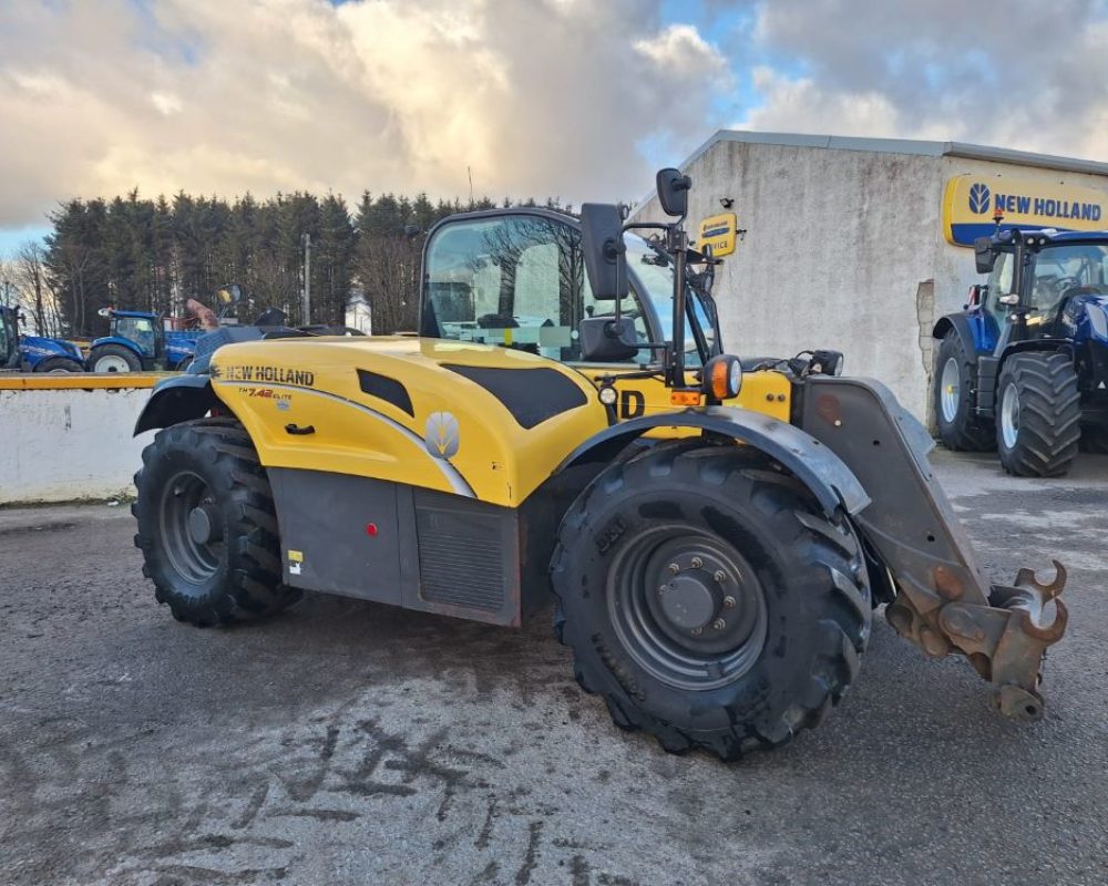 NH TRACTOR TH7.42 NEW HOLLAND HANDLER