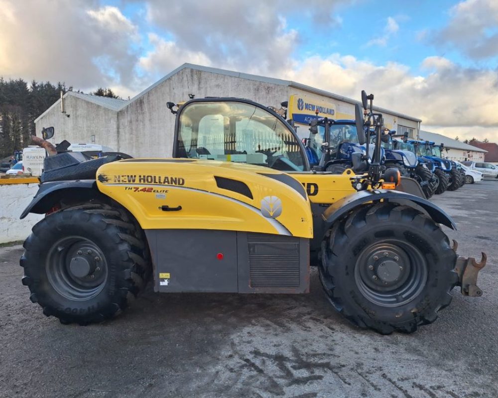 NH TRACTOR TH7.42 NEW HOLLAND HANDLER