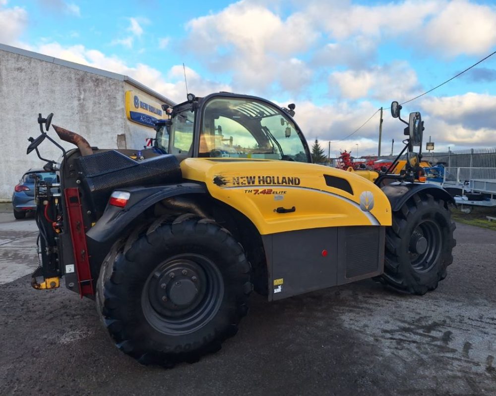 NH TRACTOR TH7.42 NEW HOLLAND HANDLER